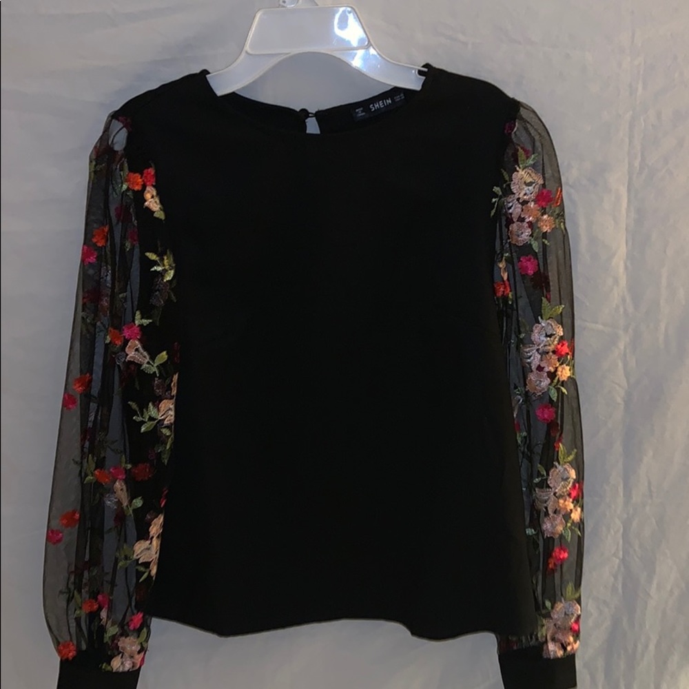 NWOT embroidered sleeve blouse